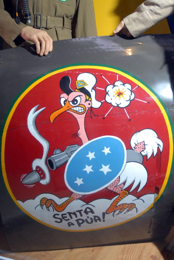 Símbolo e grito de guerra do 1º Grupo de Aviação de Caça