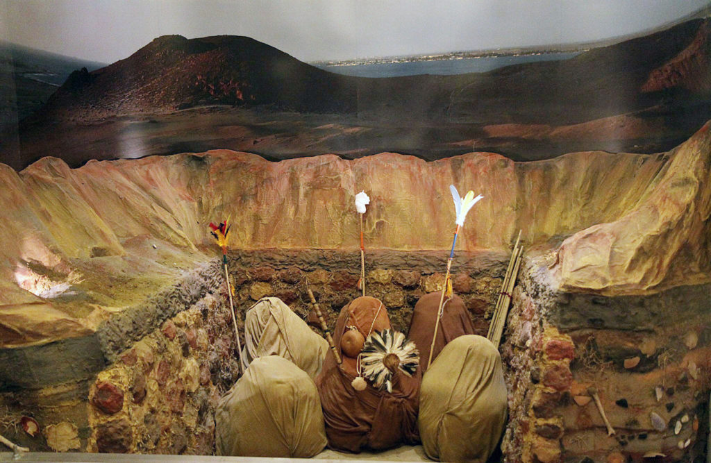 Necrópole Paracas com fardos de múmias.