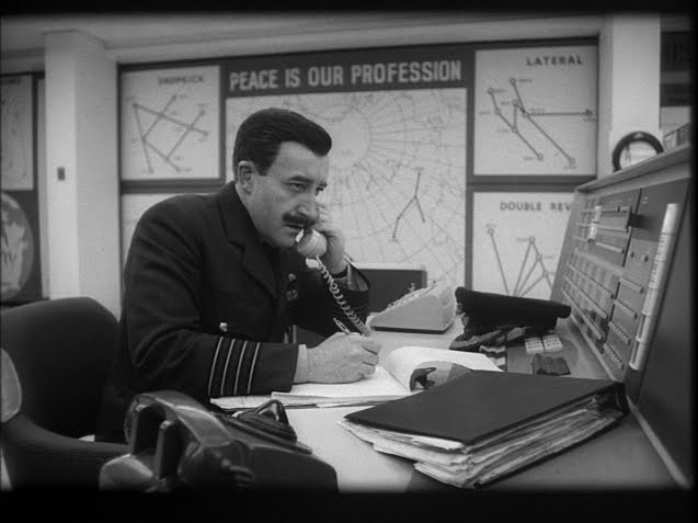 Peter Sellers como Lionel Mandrake