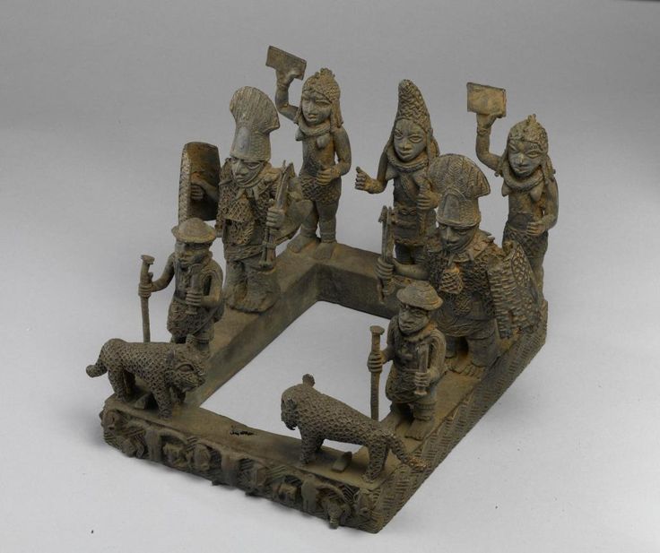 Rainha-mãe e sua corte, bronze de Benin