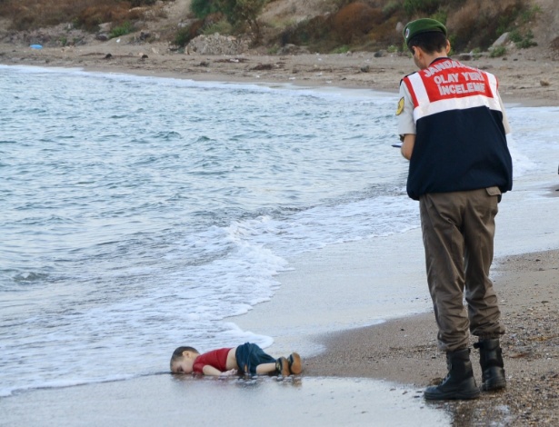 Criança síria morta na praia, Turquia