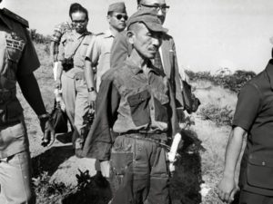Hiroo Onoda, depois de entregar suas amas,