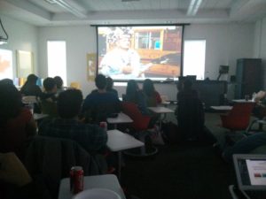Alunos assistindo filme, Canadá
