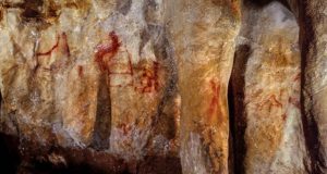 Figura em forma de escada feita por Neanderthal