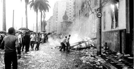 Sede da UNE incendiada, 1964