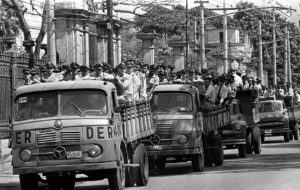 Polciais chegam à Praia Vermelha, 1966.